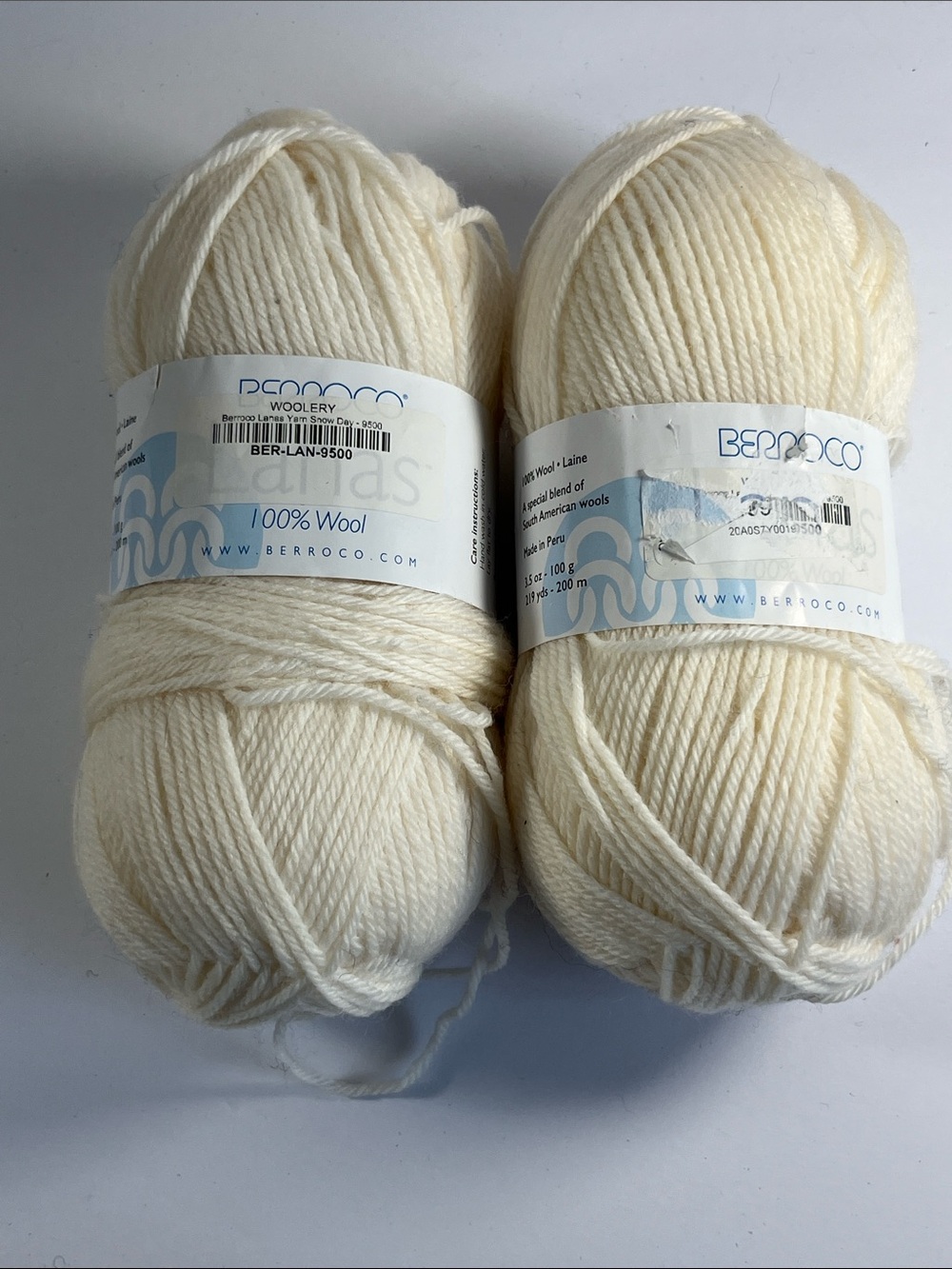 2 Hanks Berroco Lanas Yarn 9500 Snow Day 100% Wool Cream Off White